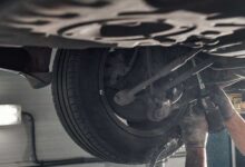 8 علت صدای سوت کشیدن چرخ خودرو و راهکارهای رفع مشکلات جلوبندی