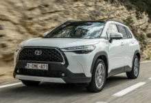 بررسی و مقایسه تویوتا کرولا کراس بنزینی و هیبریدی