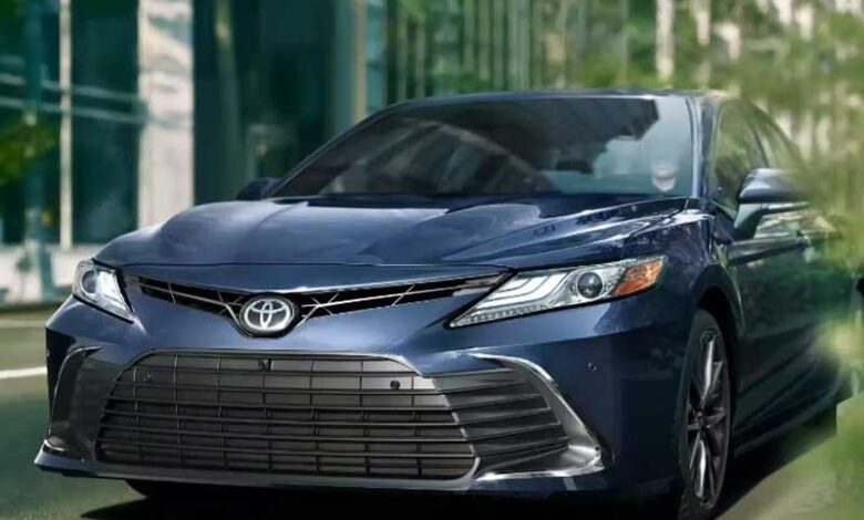 تجربه رانندگی با تویوتا کمری هیبریدی؛ آرامش و کارایی در خودرو