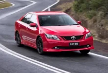 معرفی و بررسی کامل تویوتا آریون | قیمت و مشخصات فنی