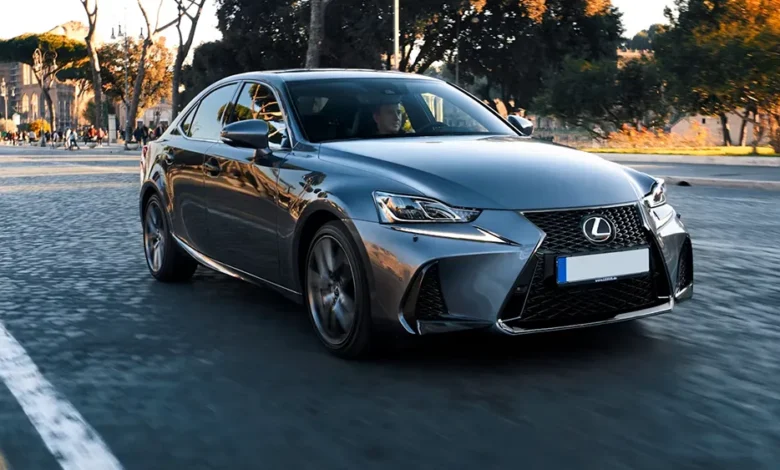 لکسوس IS