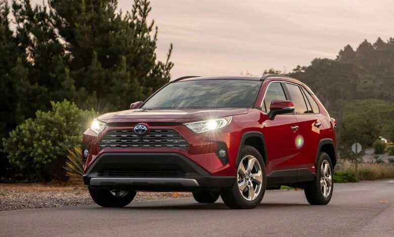 بررسی جامع تویوتا راوفور هیبریدی به همراه مشخصات فنی و قیمت