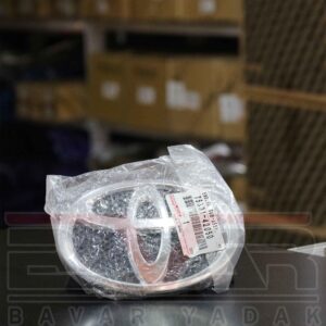 آرم جلو پنجره تویوتا راوفور RAV4 سال 2016